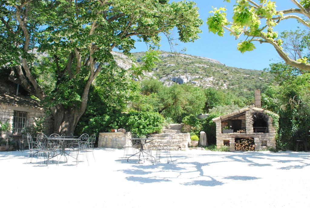 Bastide De La Lezardiere Fontaine-de-Vaucluse Luaran gambar